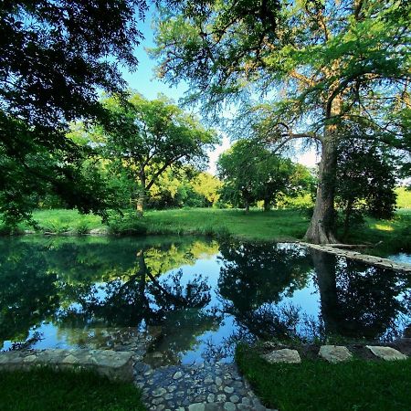 The Springs Retreat Hotel Leakey Bagian luar foto