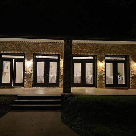 The Springs Retreat Hotel Leakey Bagian luar foto