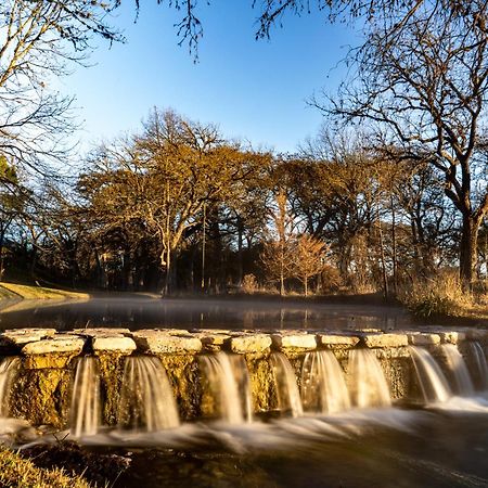The Springs Retreat Hotel Leakey Bagian luar foto