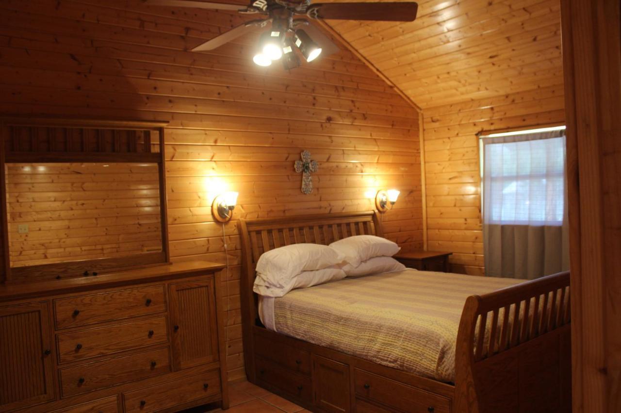 The Springs Retreat Hotel Leakey Bagian luar foto