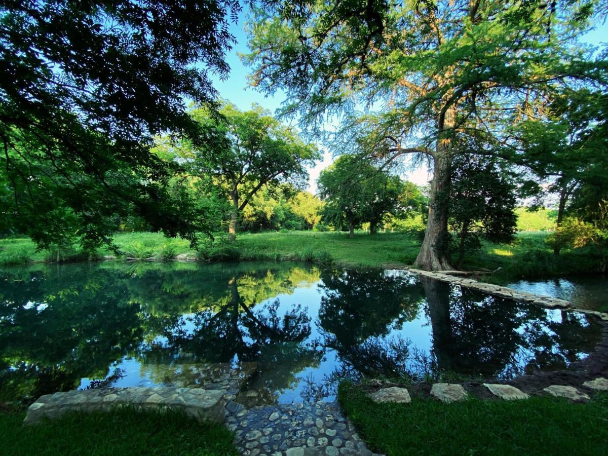The Springs Retreat Hotel Leakey Bagian luar foto