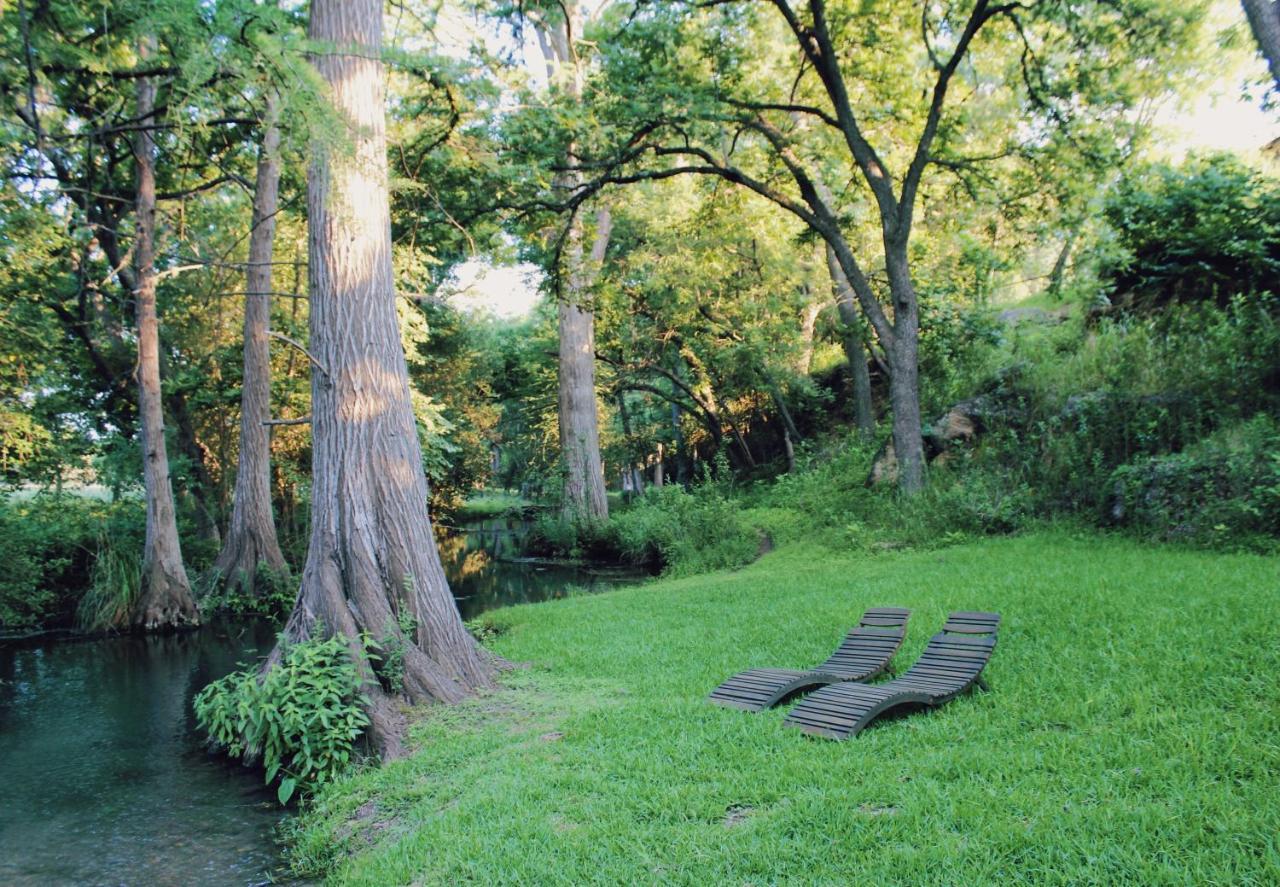 The Springs Retreat Hotel Leakey Bagian luar foto