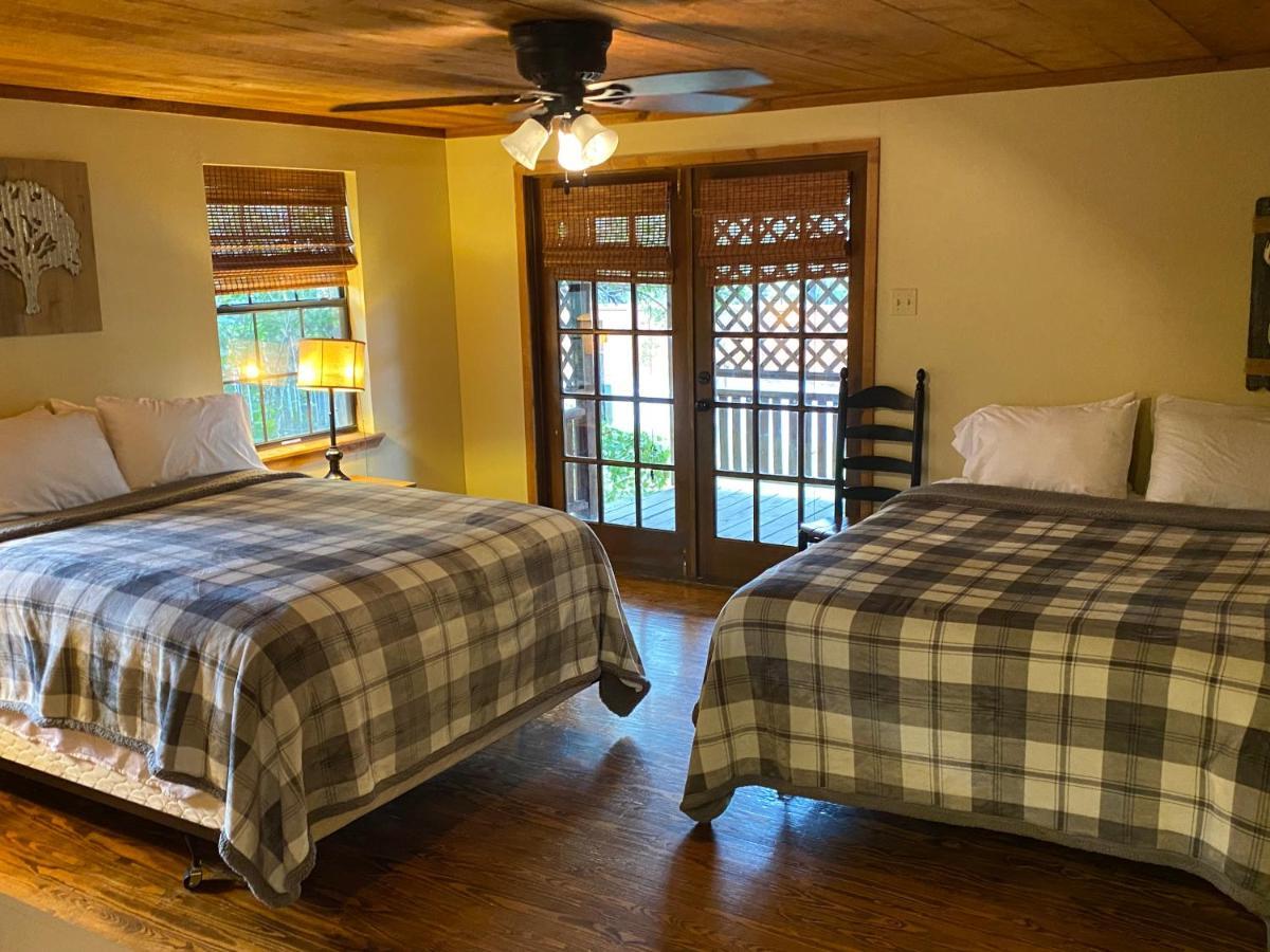 The Springs Retreat Hotel Leakey Bagian luar foto