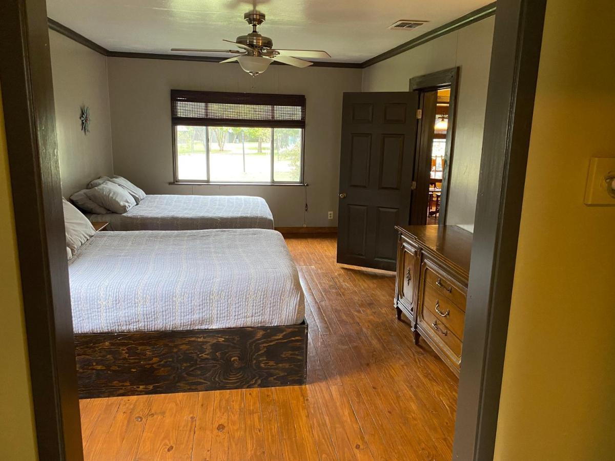 The Springs Retreat Hotel Leakey Bagian luar foto