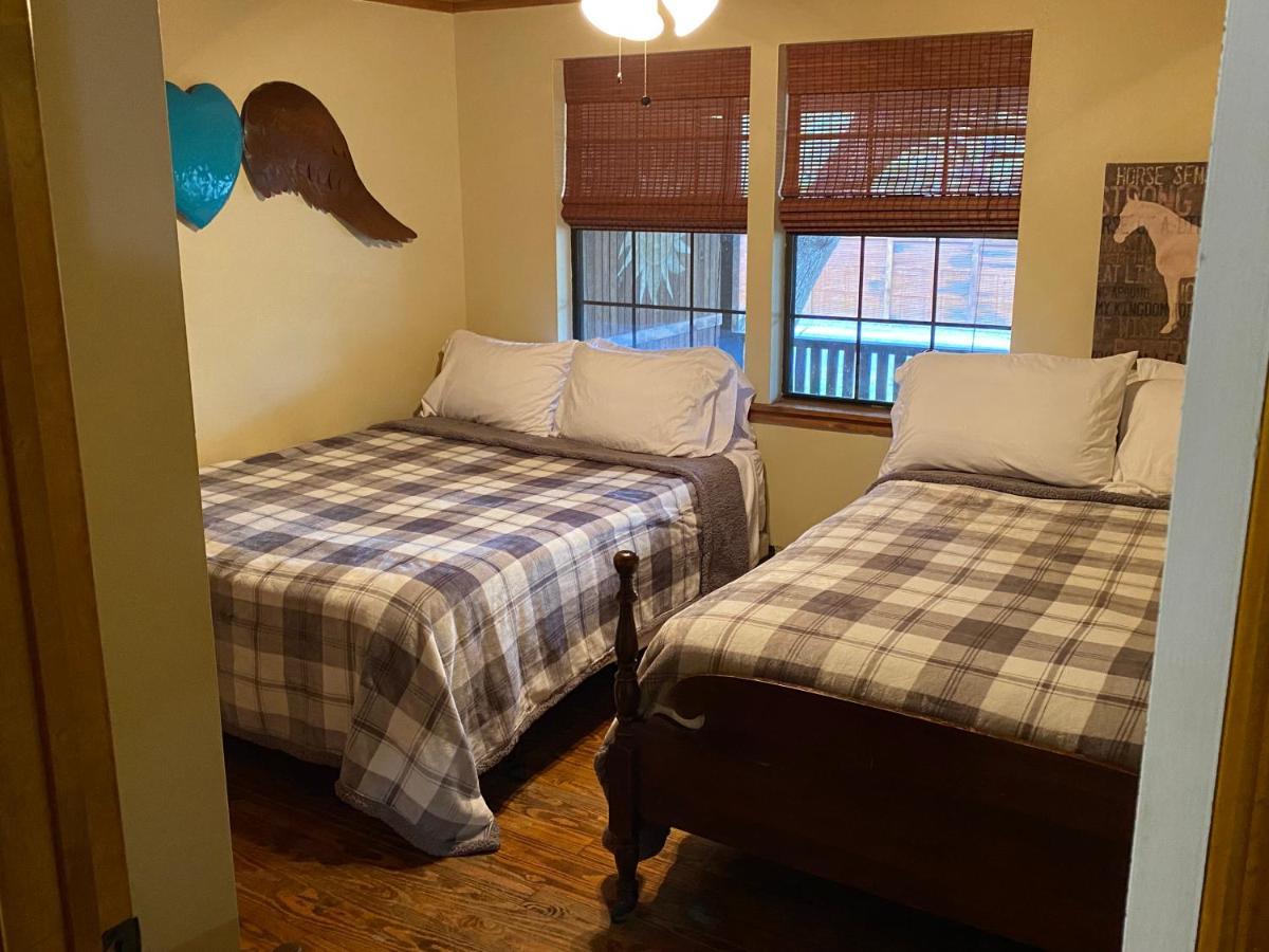 The Springs Retreat Hotel Leakey Bagian luar foto