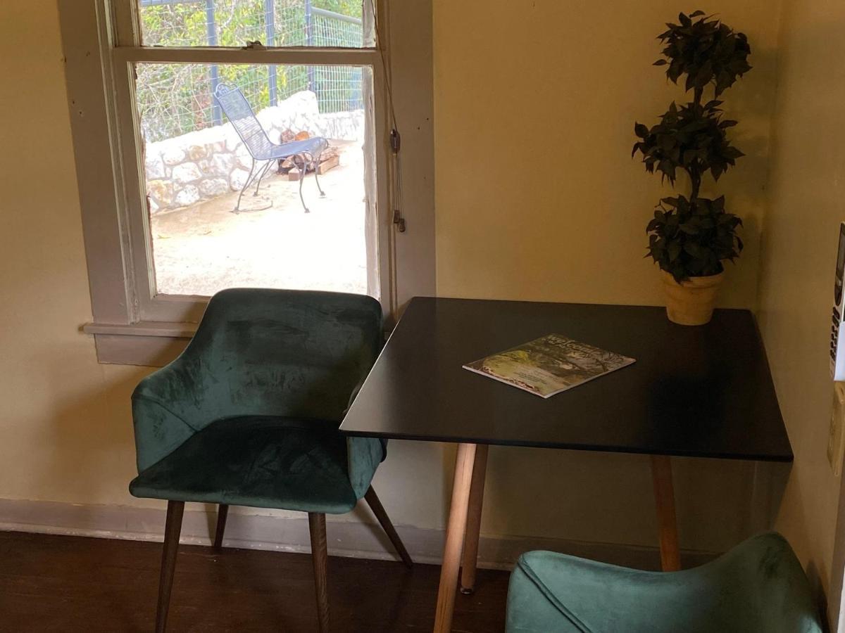The Springs Retreat Hotel Leakey Bagian luar foto