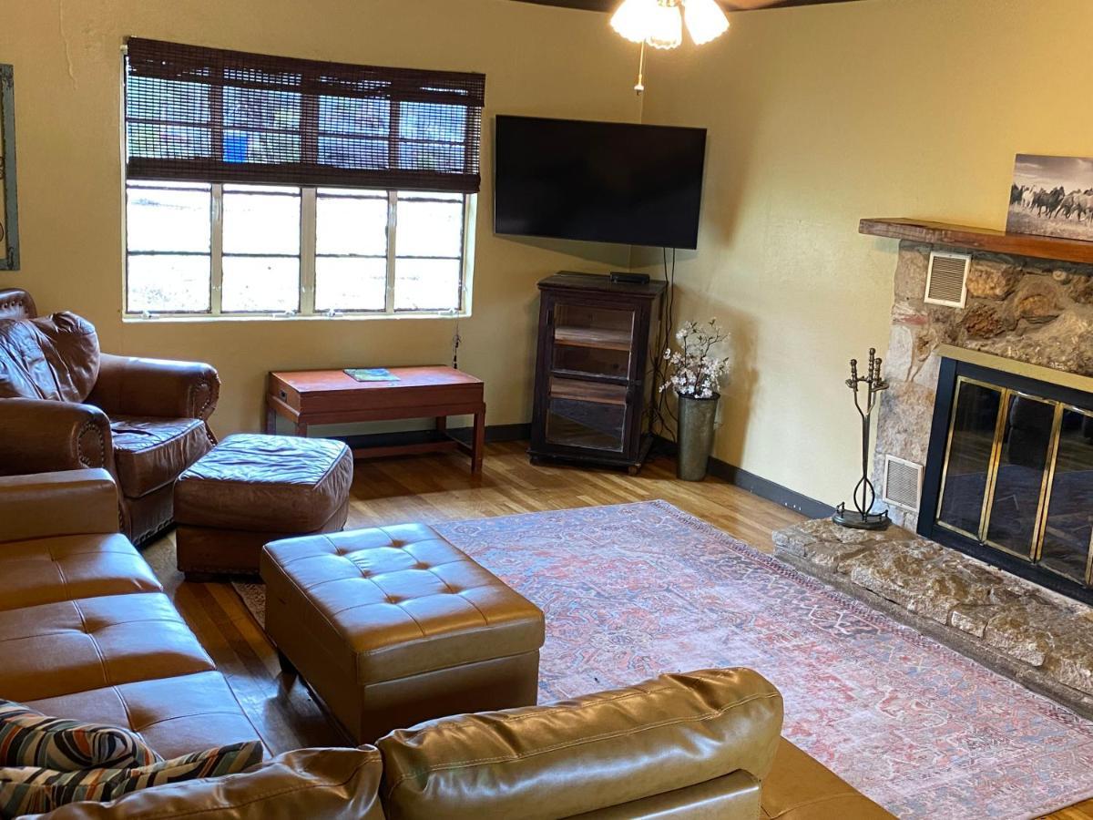 The Springs Retreat Hotel Leakey Bagian luar foto