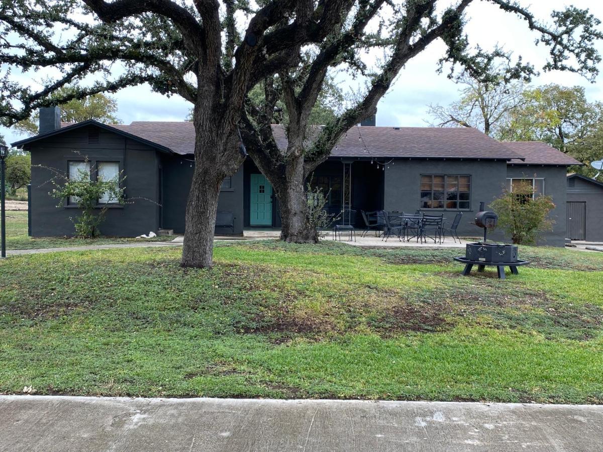 The Springs Retreat Hotel Leakey Bagian luar foto