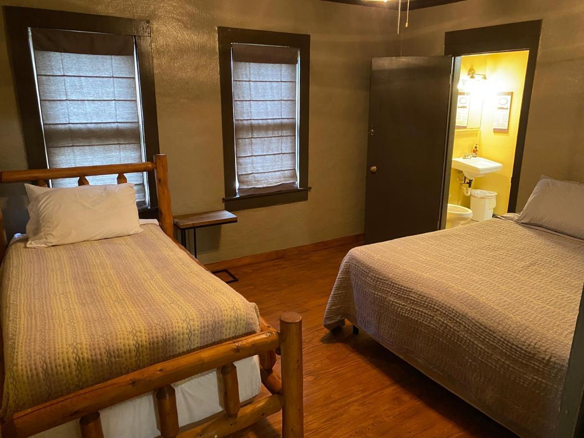 The Springs Retreat Hotel Leakey Bagian luar foto