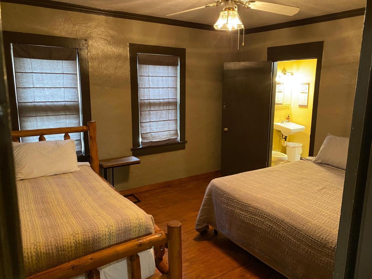 The Springs Retreat Hotel Leakey Bagian luar foto