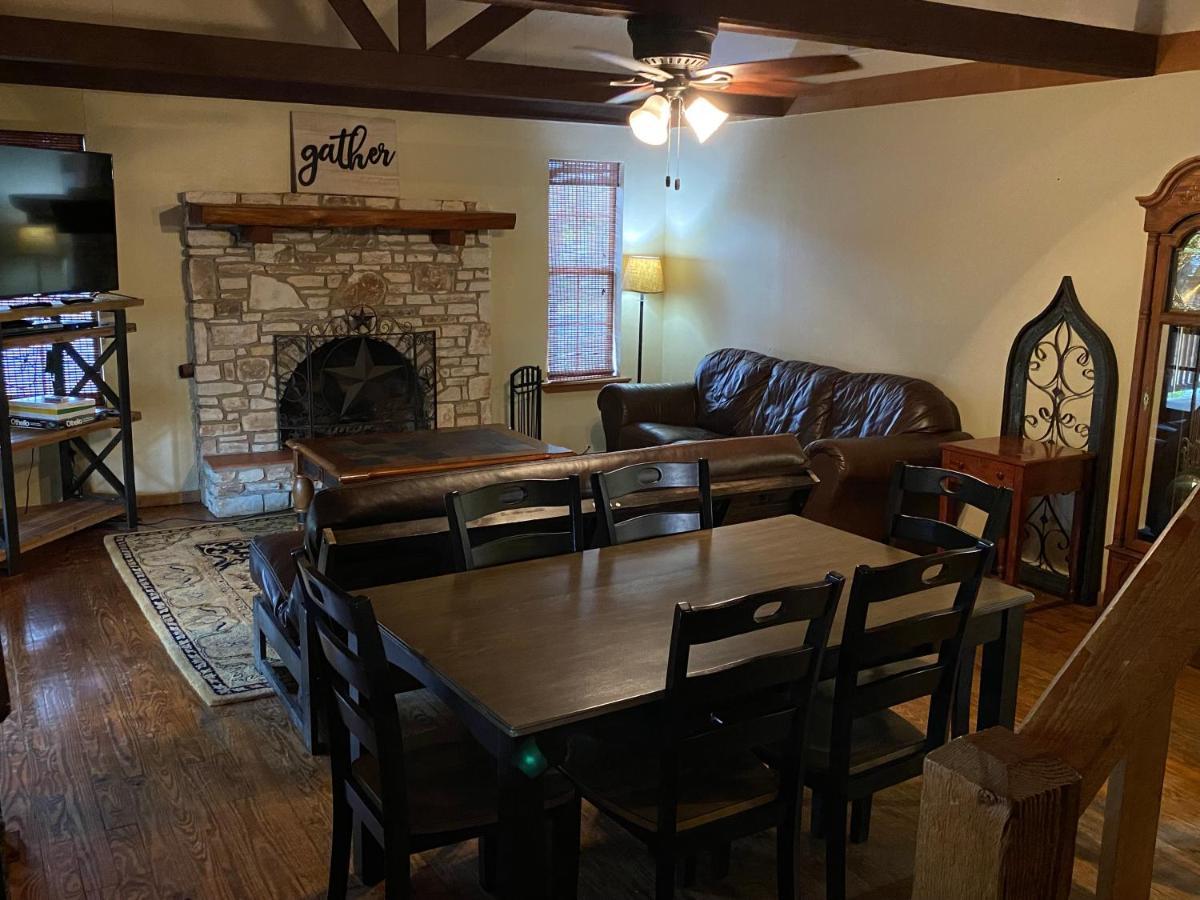 The Springs Retreat Hotel Leakey Bagian luar foto