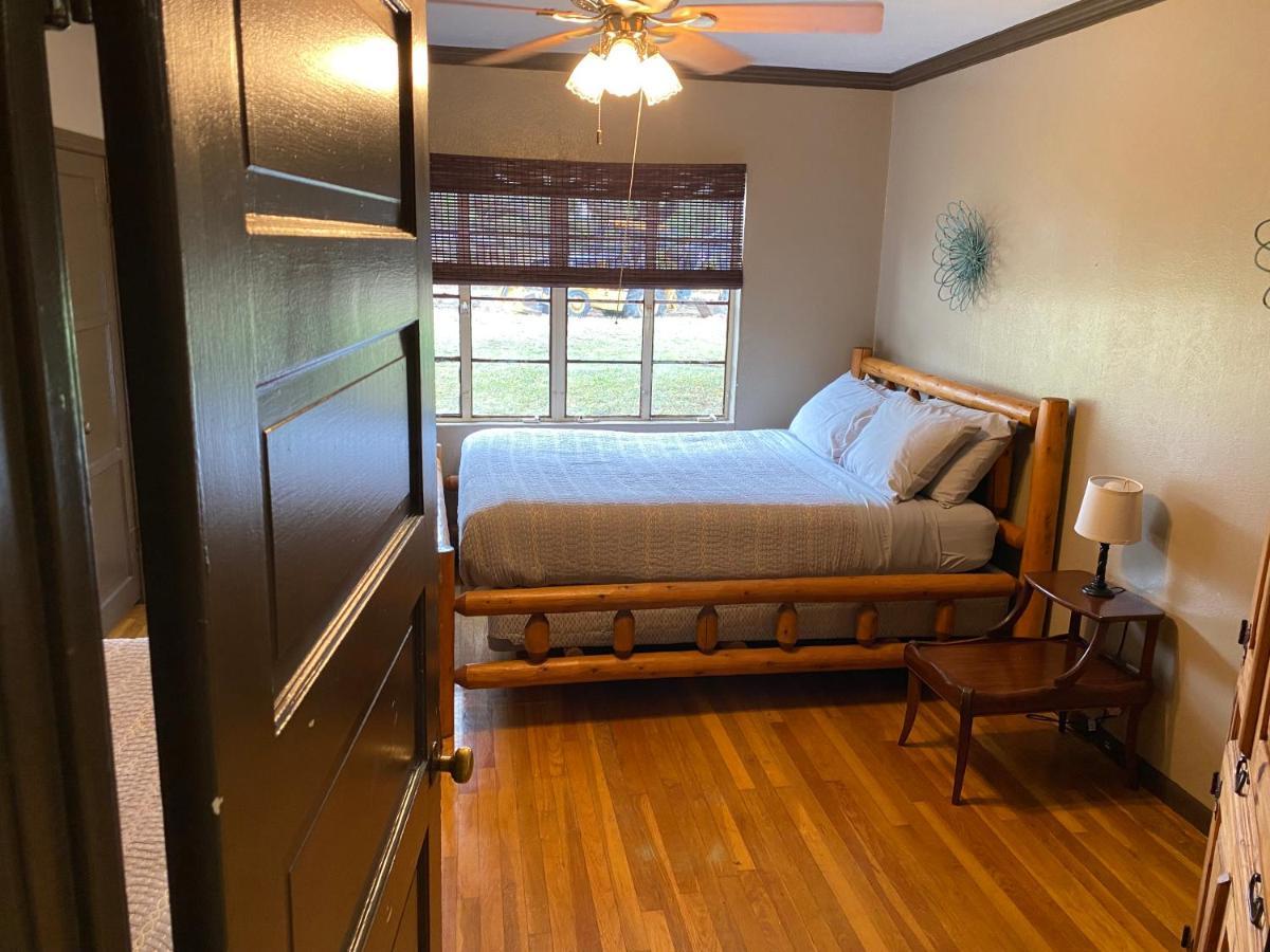 The Springs Retreat Hotel Leakey Bagian luar foto