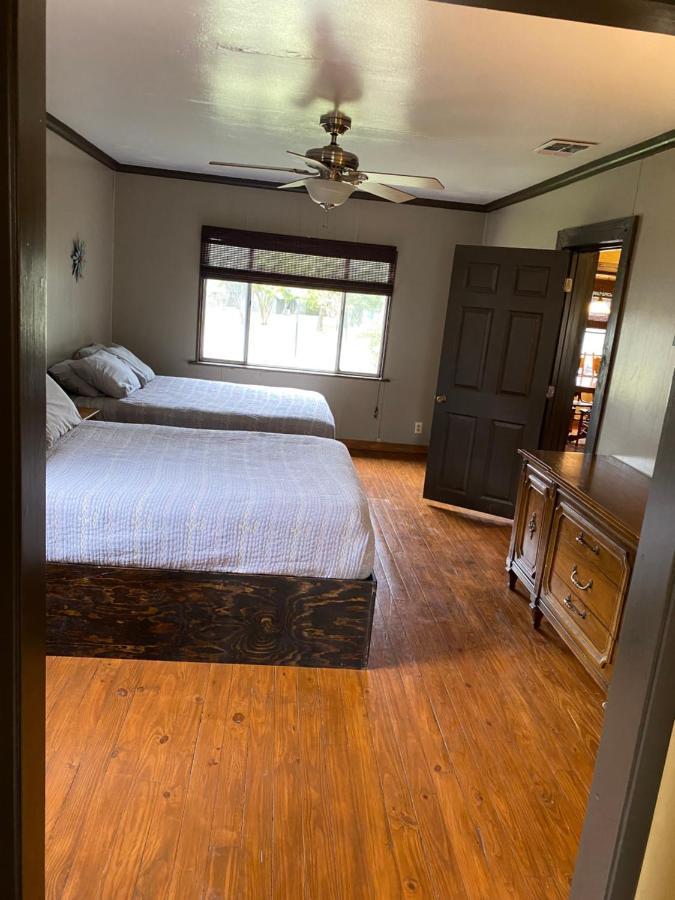 The Springs Retreat Hotel Leakey Bagian luar foto