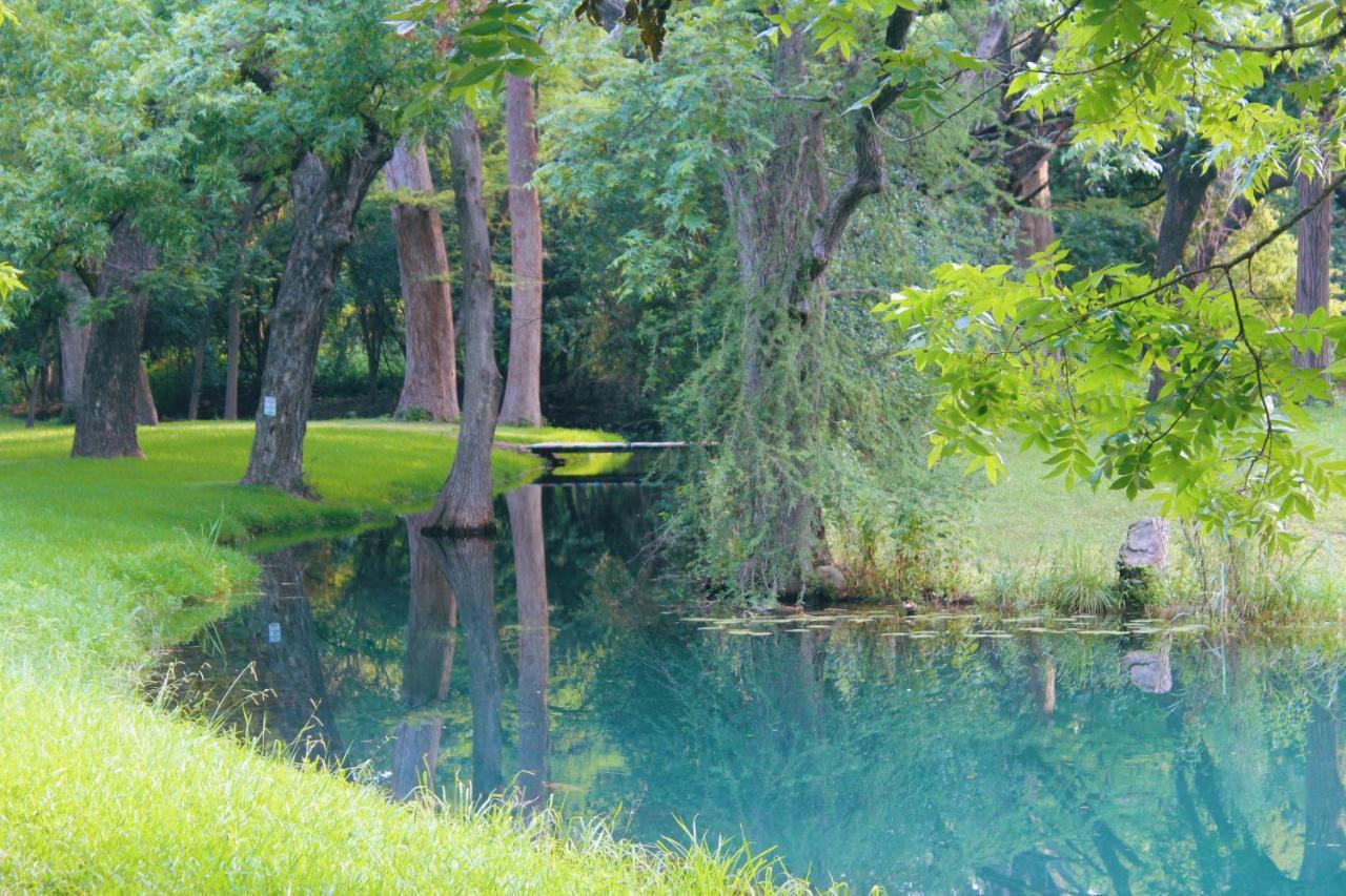 The Springs Retreat Hotel Leakey Bagian luar foto