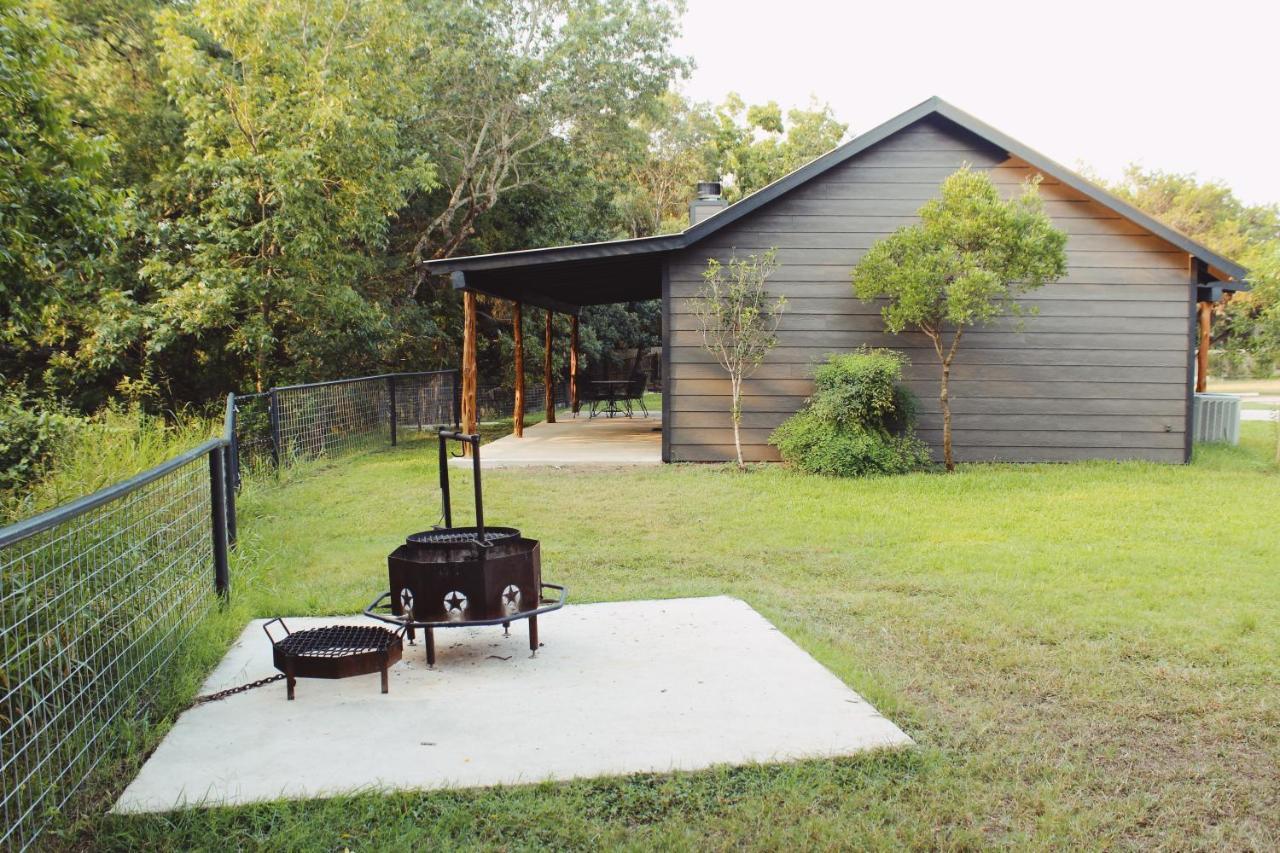 The Springs Retreat Hotel Leakey Bagian luar foto