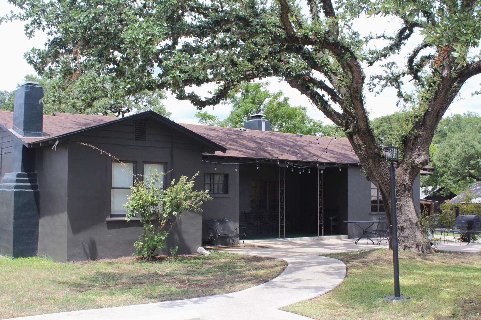 The Springs Retreat Hotel Leakey Bagian luar foto