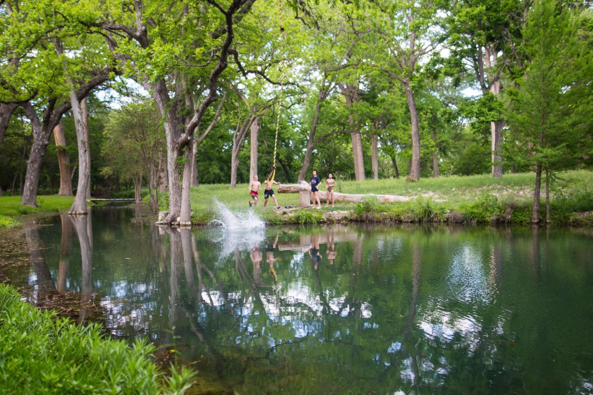 The Springs Retreat Hotel Leakey Bagian luar foto