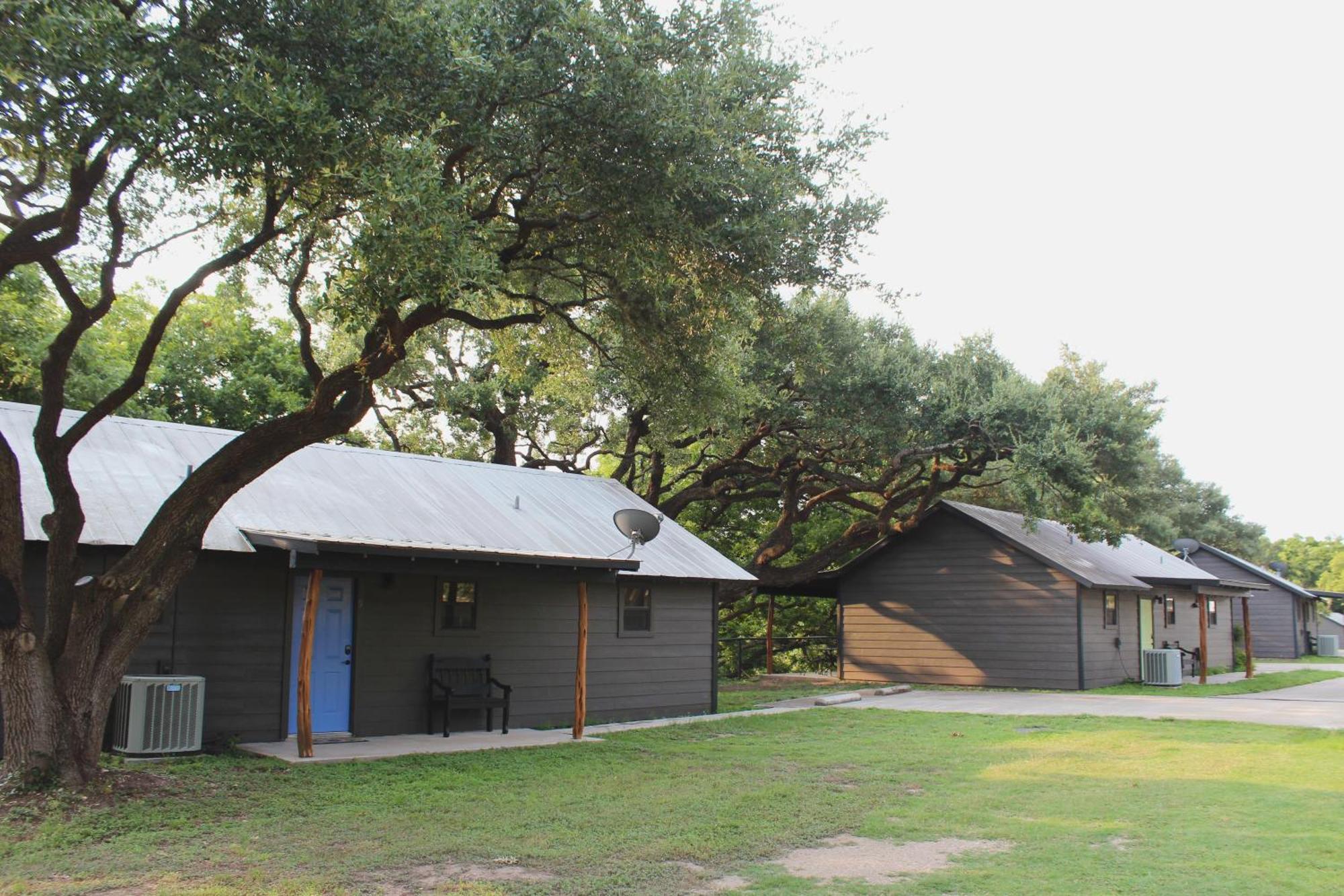 The Springs Retreat Hotel Leakey Bagian luar foto